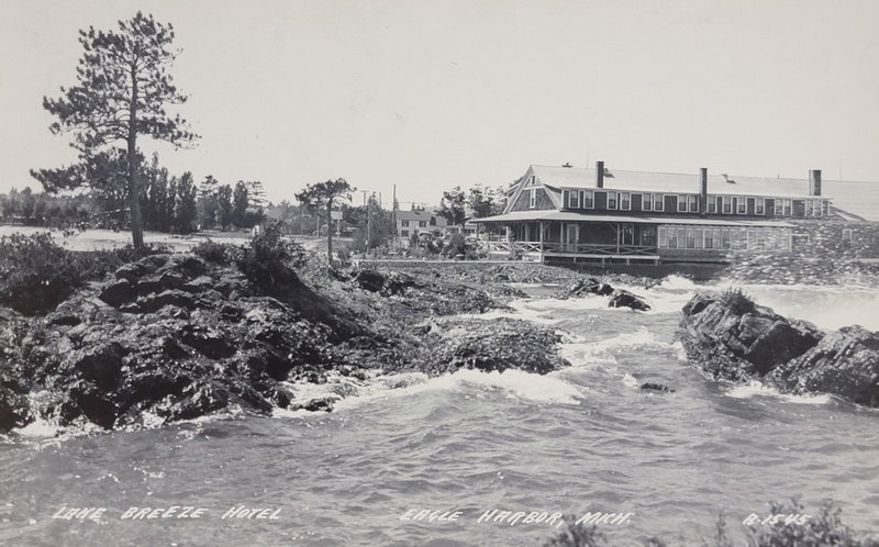 Lake Breeze Hotel - Vintage Postcad